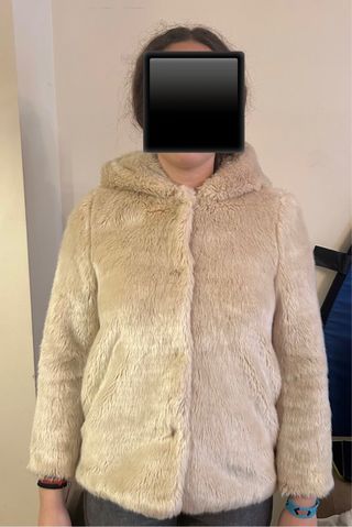 Cazadora de piel beige con capucha