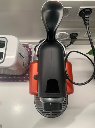 Cafetera Nespresso De'Longhi Roja