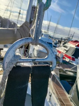 Arnés guindola para subir al mástil