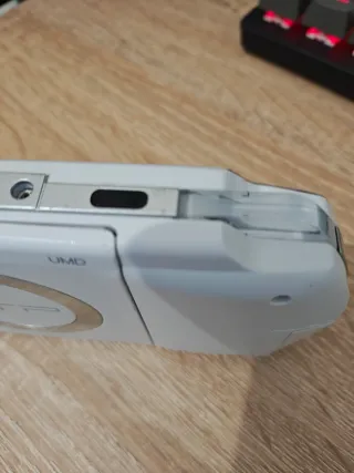 Sony PSP 1004 con caricatore e giochi