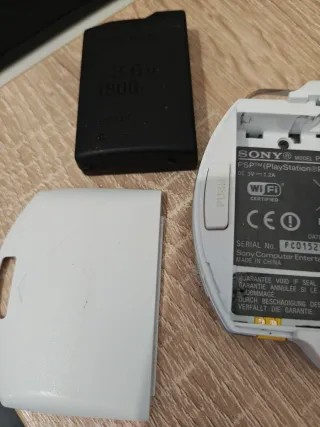 Sony PSP 1004 con caricatore e giochi