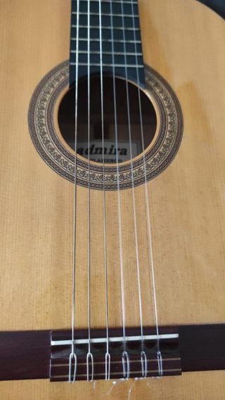 Guitarra Admira con funda