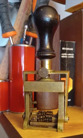 Sello Automático Fechador de Latón Antiguo