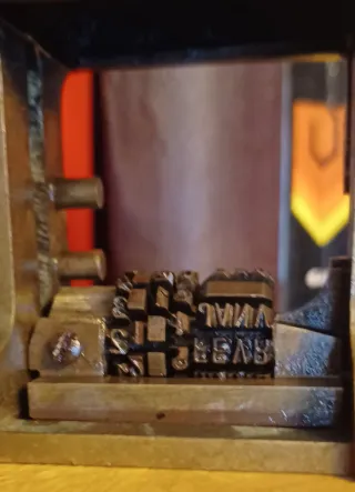 Sello Automático Fechador de Latón Antiguo