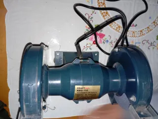 Amoladora de banco Krafttech modelo KBG-150.
