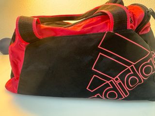 Bolsa Deporte Pequeña Adidas Negra y Rosa