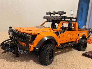 Lego orig Ford F-150 Raptor con remolque y extras.