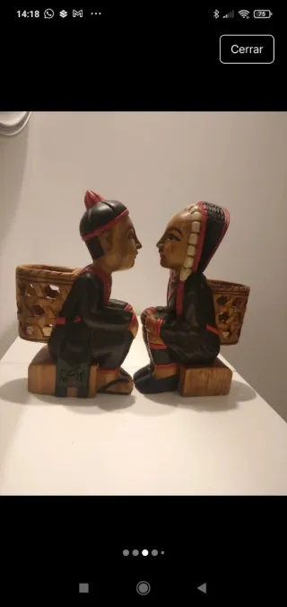 Figuras de madera sujeta-libros