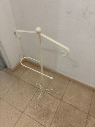 Perchero o Galán de noche