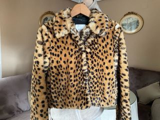 Chaqueta pelo leopardo corta
