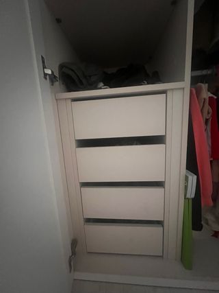 Armario blanco de madera