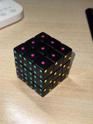 Cubo Rubik hecho con dados e Imanes