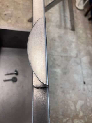 Baúl metálico plateado