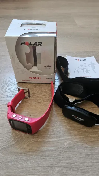 Polar M400 rosa con cinta deportiva
