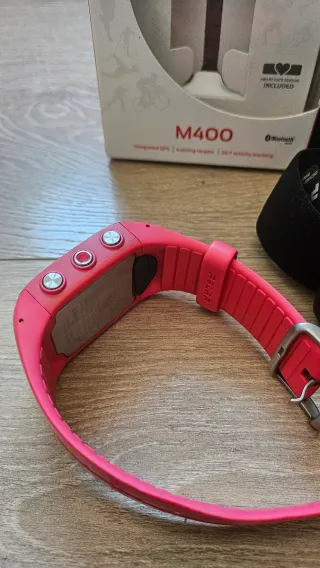 Polar M400 rosa con cinta deportiva