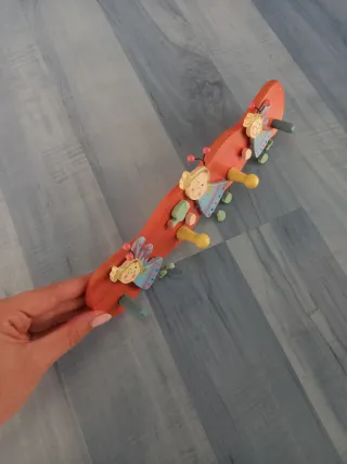 Appendiabiti in legno per bambini