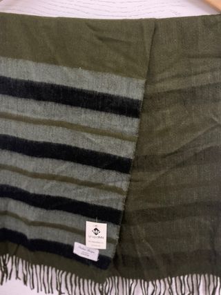 Bufanda de rayas verde y negra