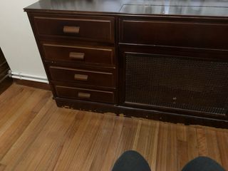 Aparador de habitación de madera