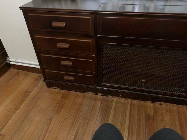 Aparador de habitación de madera