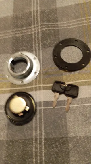 Tapa de tanque de combustible azul