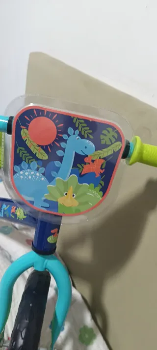 Bicicleta de equilibrio infantil azul y verde