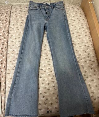 Pantalón vaquero campana Pull&Bear azul