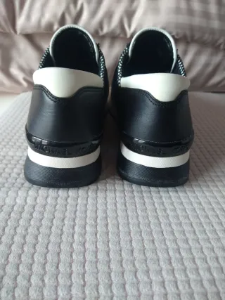 Zapatillas Michael Kors Negras y Blancas