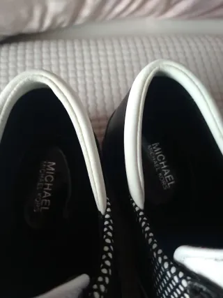 Zapatillas Michael Kors Negras y Blancas