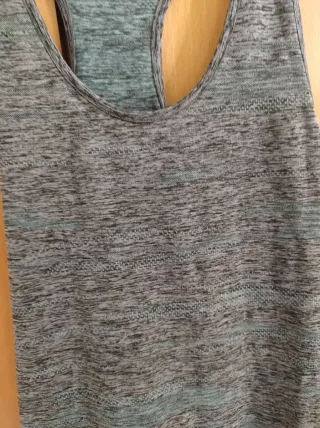 Camiseta tirantes Decathlon gris y turquesa