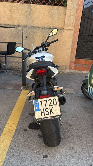 Triumph Street Triple 2013 — 48.000 km — 95 CV