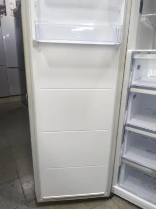 Congelador Vertical Samsung 1.85x60cm No Frost