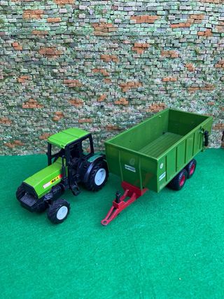 Tractor Claas Nectis 267F con remolque basculante