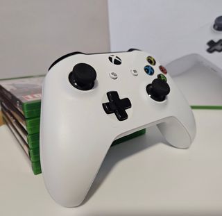 Xbox One S 1TB Blanca + Juegos