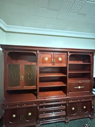 Mueble de salón madera y cristal