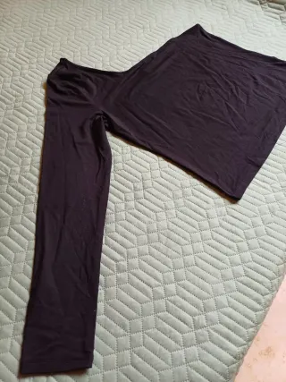 Camiseta hombro descubierto.