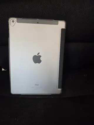 Apple iPad 6 LTE 32GB Plata con funda y cargador