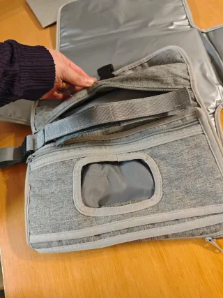 Organizador de pañales gris para coche