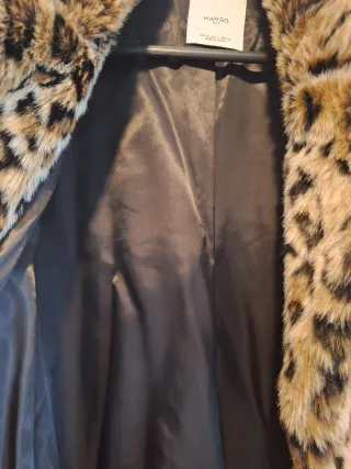 Abrigo leopardo Mango Talla M