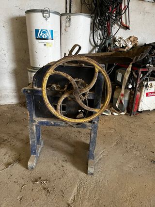 Desgranadora de maíz antigua Auria-Victoria