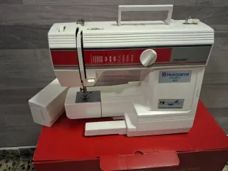 Máquina de coser Husqvarna Meister 145