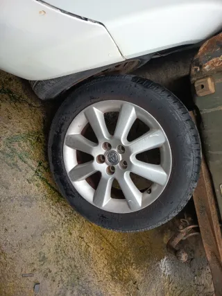 Llanta Avensis T24 16