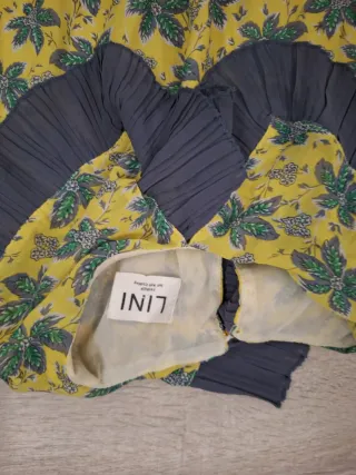 Vestido elegante amarillo con flores