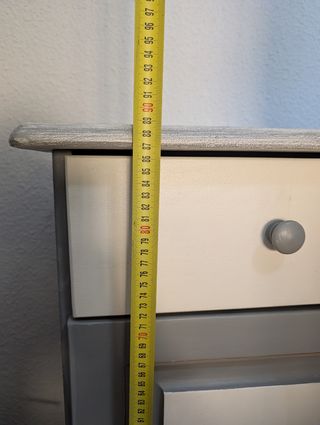 Alacena de pino decorada