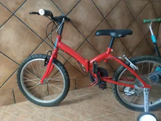 Bicicleta infantil roja