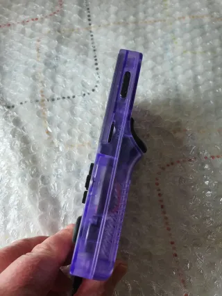 Consola portátil morada