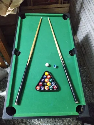 Futbolín y mesa de billar