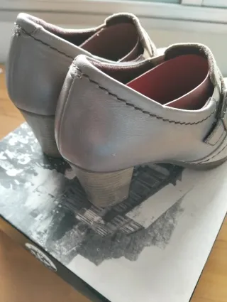 Zapatos tacón beige/gris talla 36