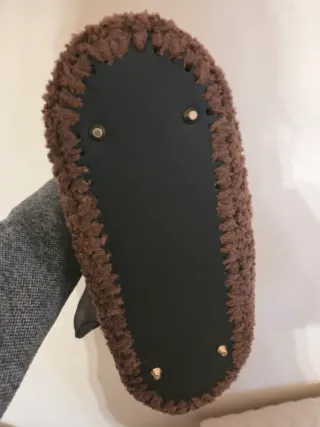 Borsa marrone con foulard floreale