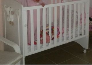 Cuna blanca para bebé