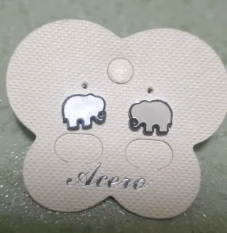 Pendientes de acero con elefantes